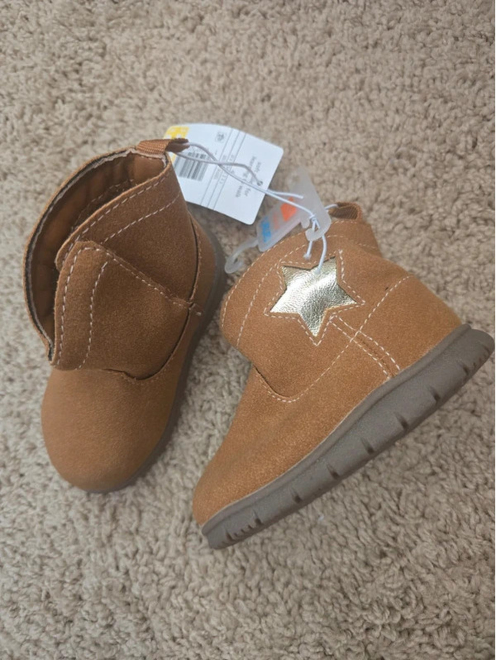 Size 4 brand new boots from carter's item, 1916 bin 10